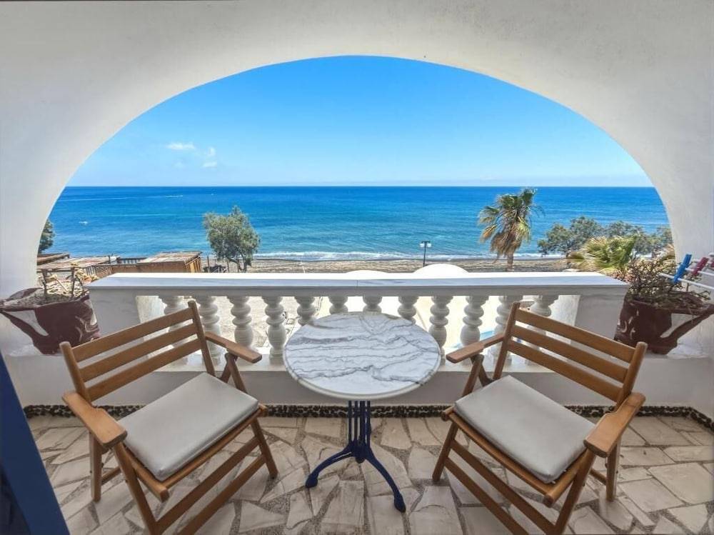 Stavros Beachfront Domes by Booking Kottas 1