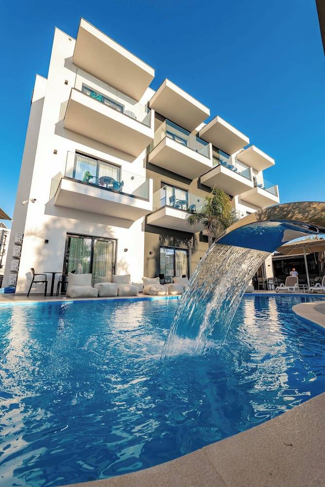 Absolute Hotel Ksamil 1