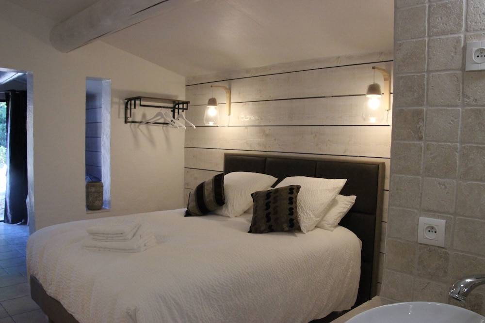 Le Hameau Fleur de Pierres , Chambre , Gite et Table d'Hôtes 2