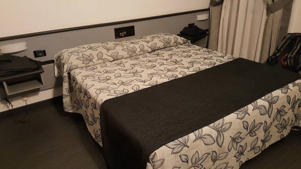 Hotel Holiday- Alla Finestrella 2