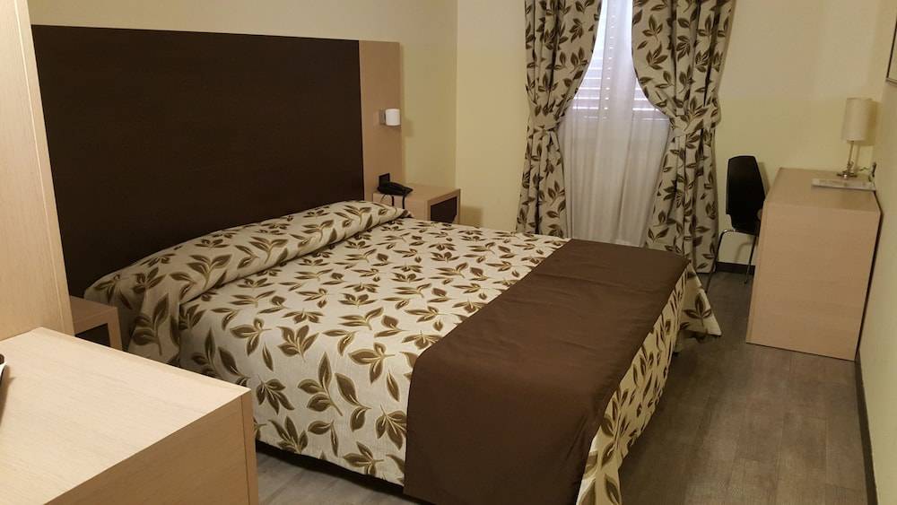 Hotel Holiday- Alla Finestrella 1