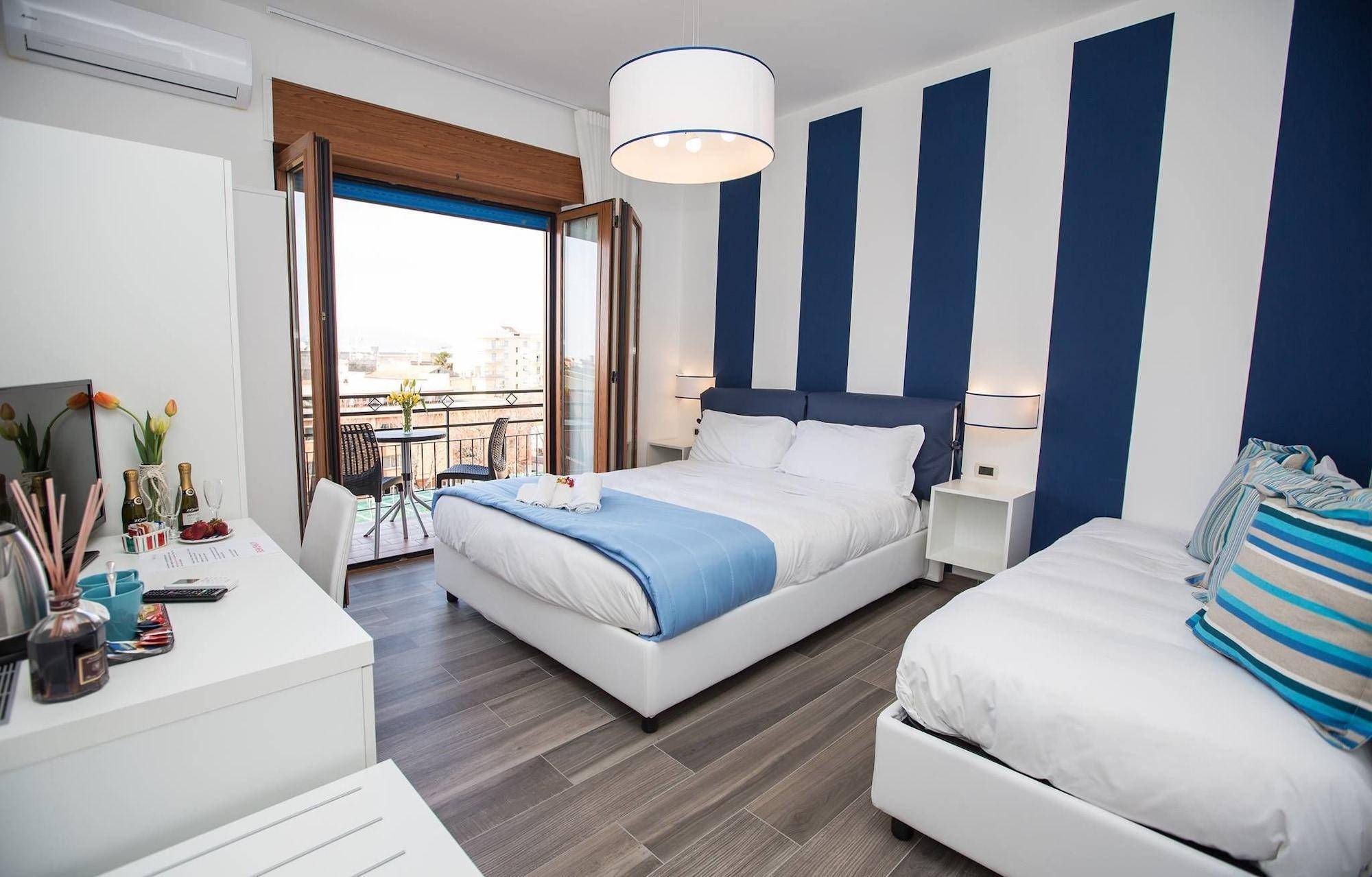 Sea Room Sorrento 2