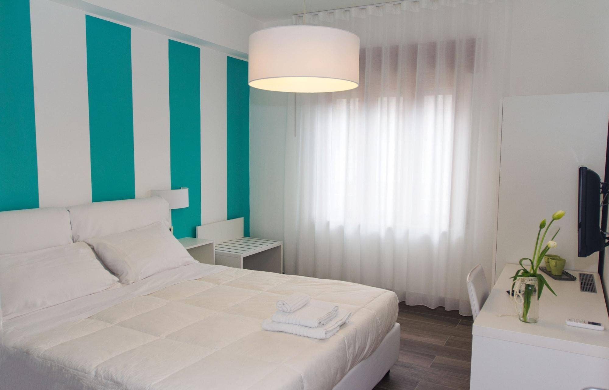 Sea Room Sorrento 1