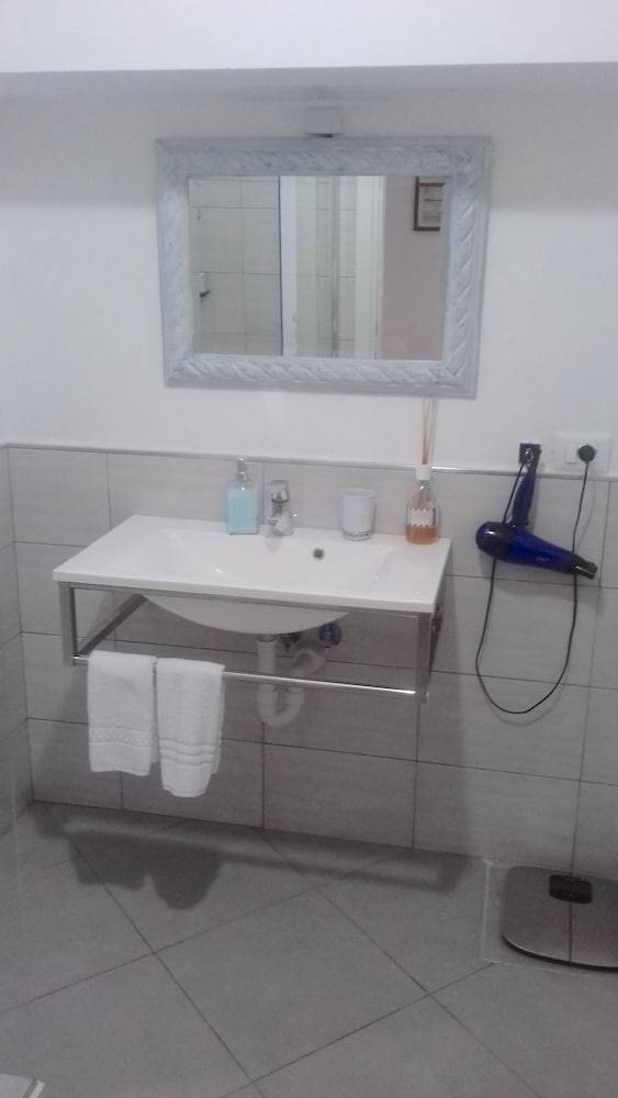 Fontana Rooms 1