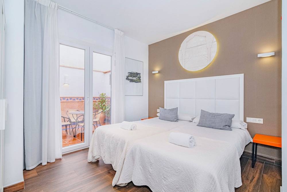 Apartamentos Caballerizas con parking gratuito 2