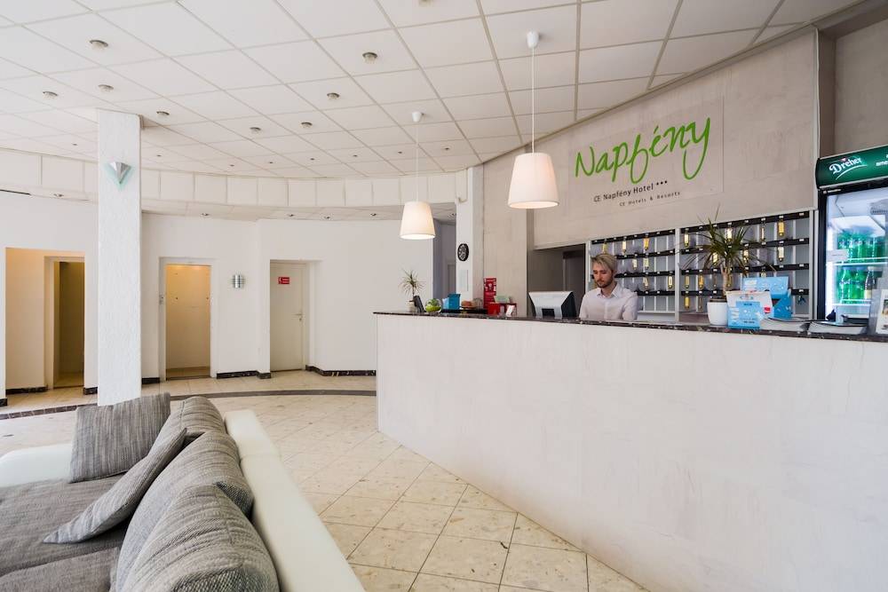CE Napfény Hotel 2
