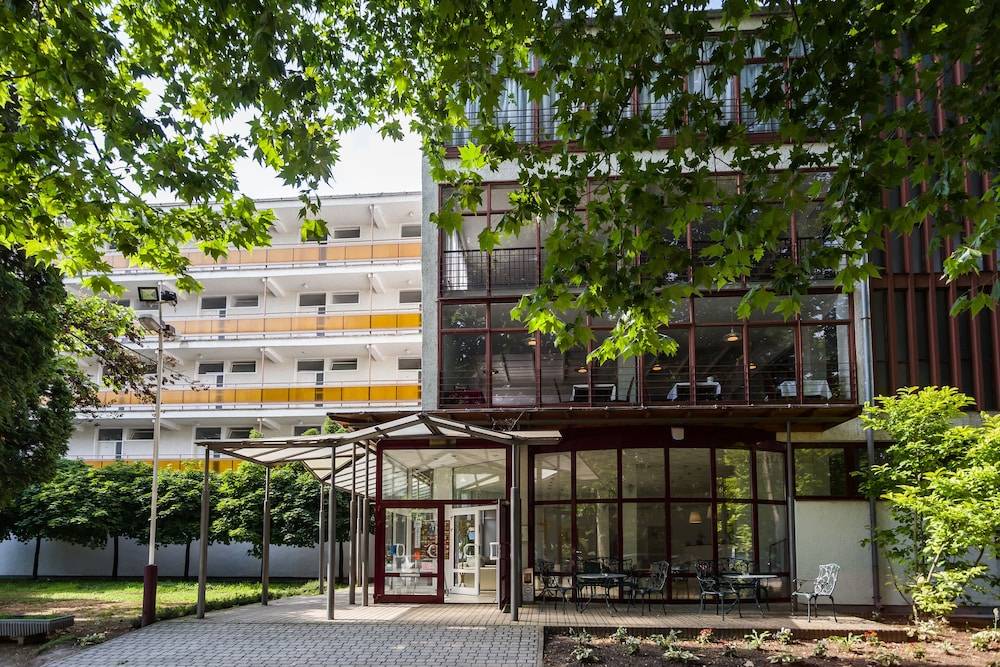 CE Napfény Hotel 1