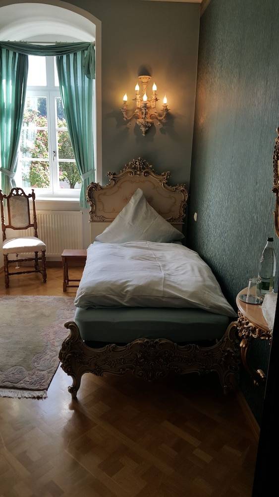 Schloss Sennfeld - Hotel & Restaurant & Veranstaltungsort 1