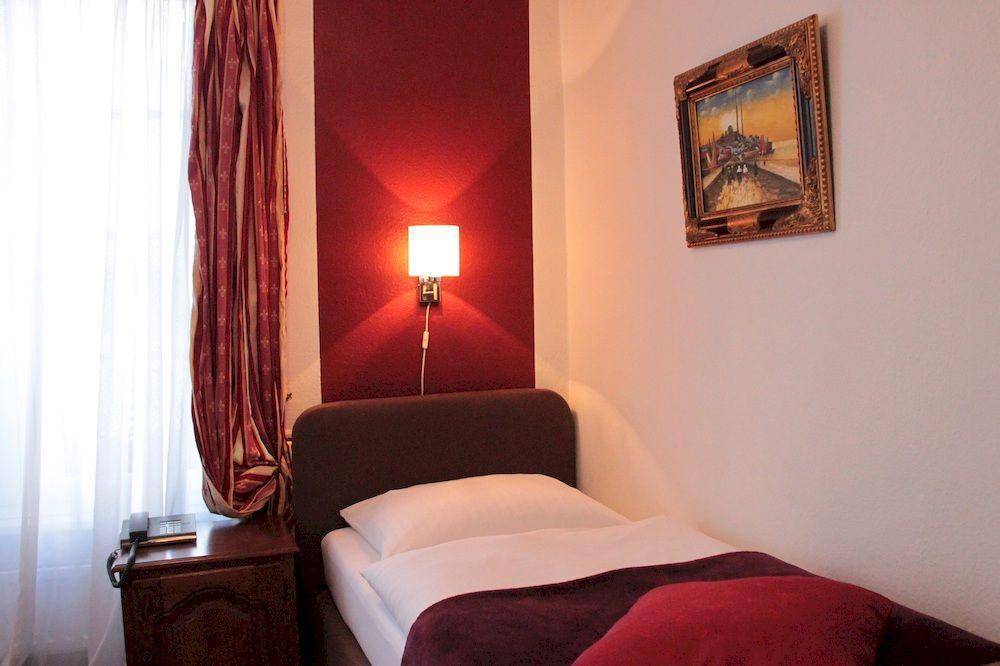 Altstadthotel Hayk am Rhein 1