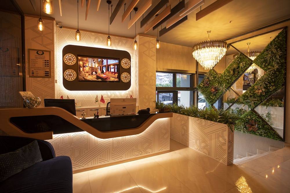 THE GREEN HOTEL 2