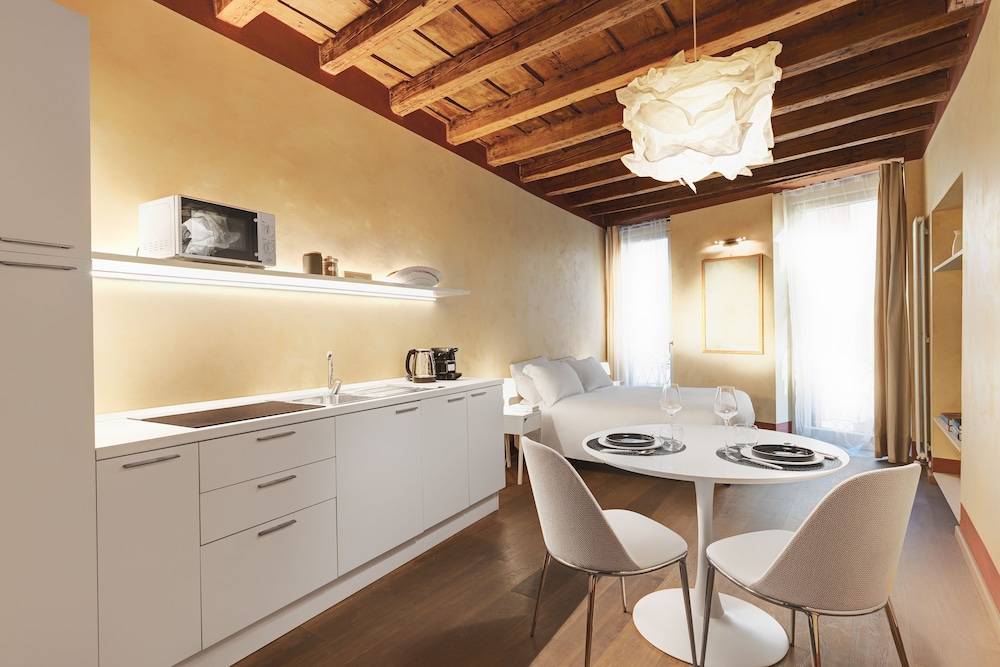 1881 LUXURY SUITES 2