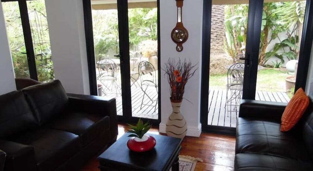 Albatross Guest House Bantry Bay 2