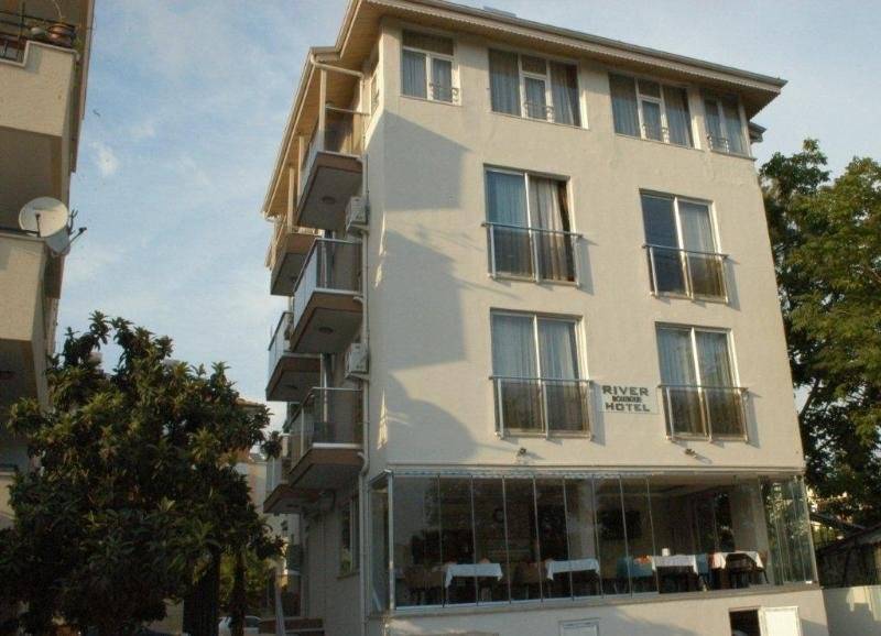 River Hotel 1