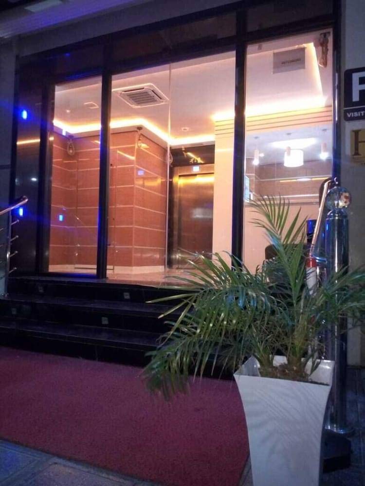 appart hotel puerto marino 2