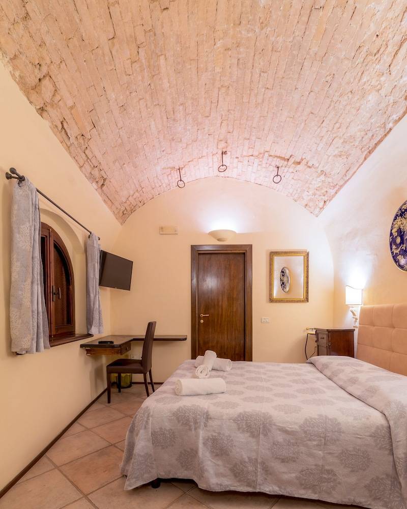 HOTEL TREVI Palazzo Natalini 2