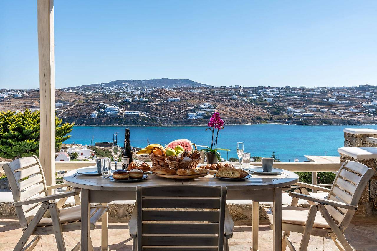 Yalos Mykonos Ornos Pouli private apartments w shared swimming pool 1