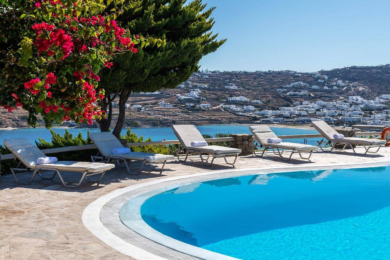 Yalos Mykonos Ornos Pouli private apartments w shared swimming pool 2