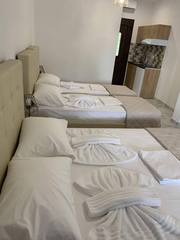 MANGO Skiathos 2