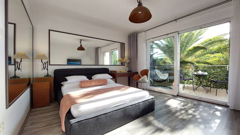 Refresh Boutique Apartments 1