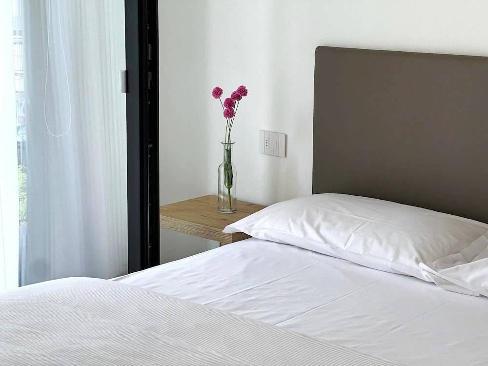 Bernina Suites - 150 metres to Bernina Express 2