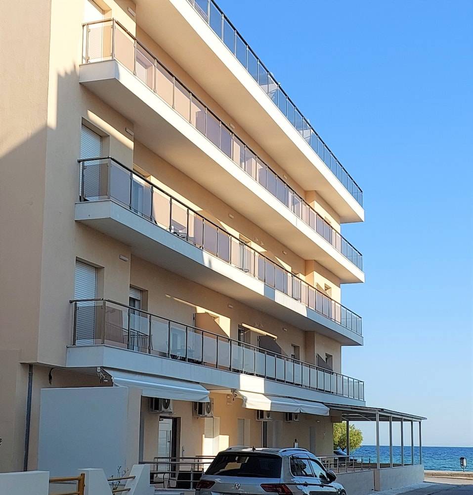 Navarino Luxe Suites 1