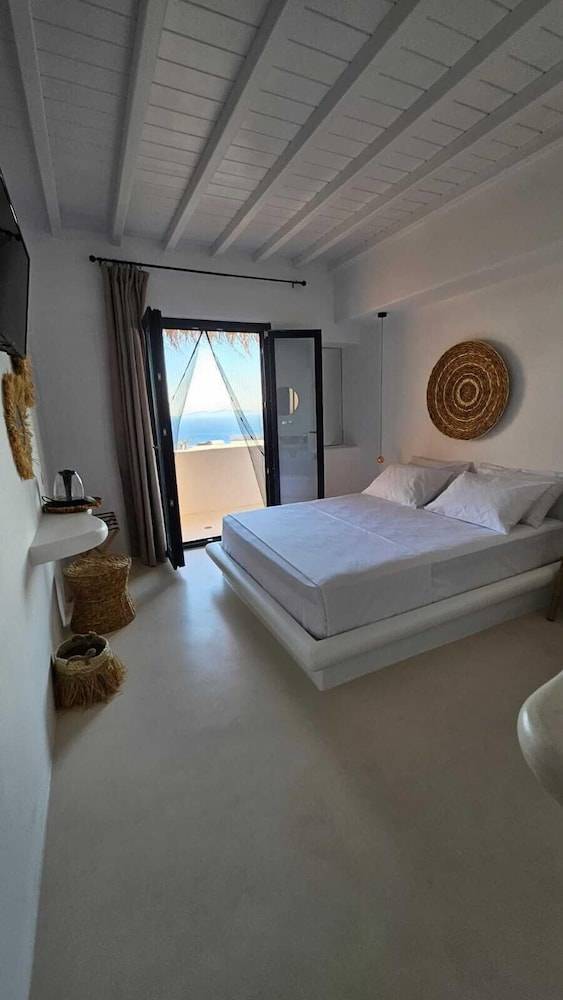 ELLI TROPiCAL LUXURY SUITES SUNSET-INFINITY POOL- SEA SIDE-NEAR CENTER PARKING 1