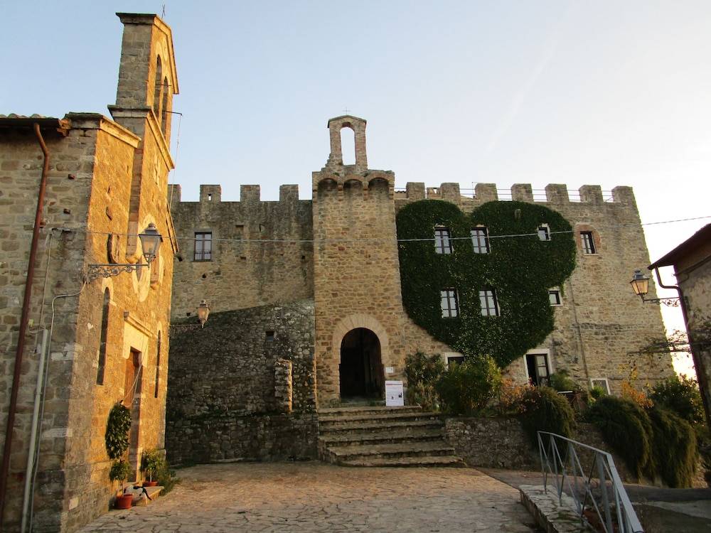 Castello di Cisterna Uno 1