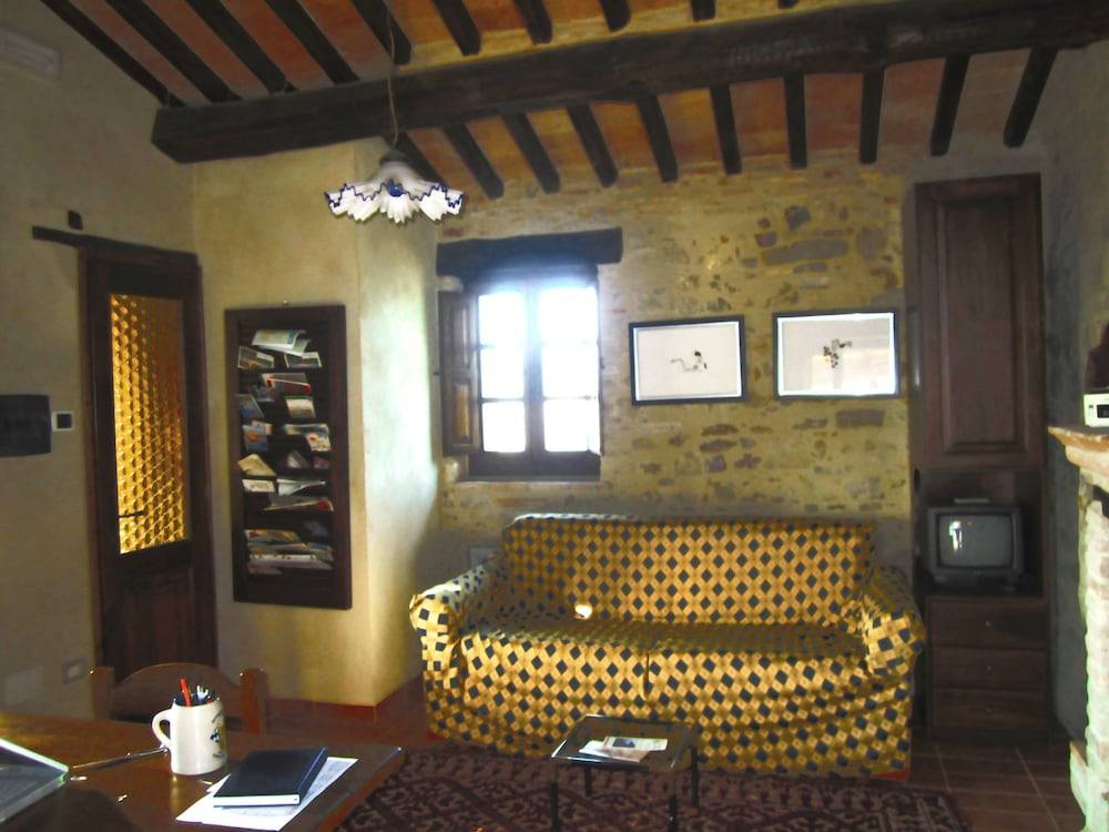 Castello di Cisterna Uno 2