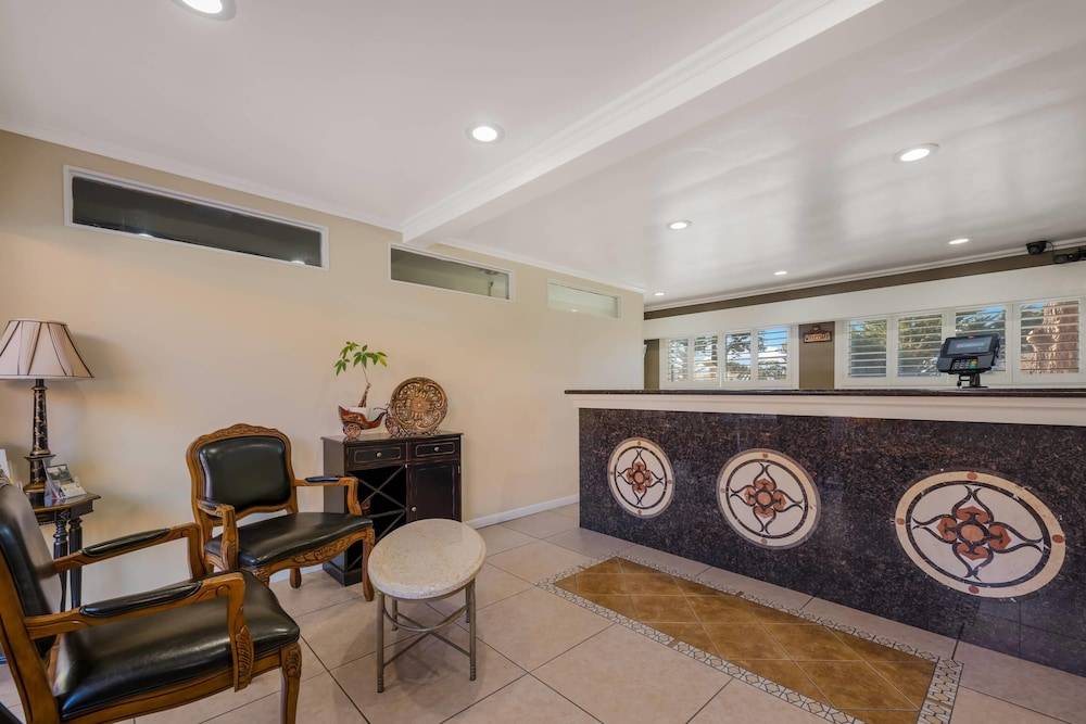 Clarion Collection Carmel Oaks Inn 2