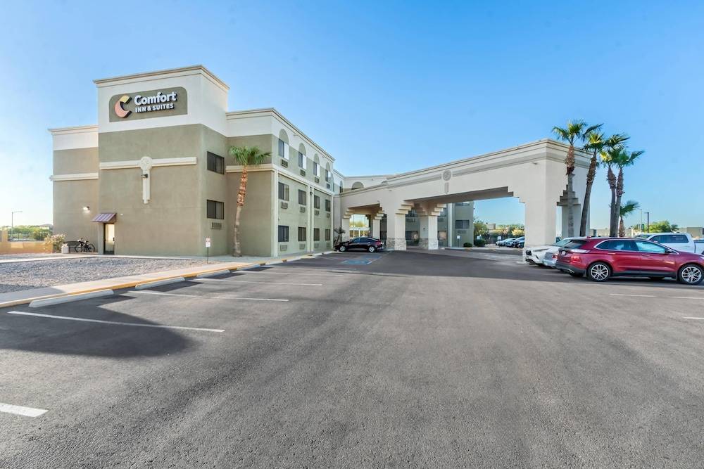 Comfort Inn & Suites Surprise Near Sun City West 1
