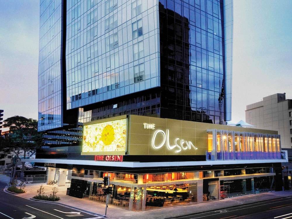 The Olsen Melbourne Art Series 1