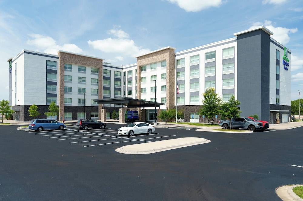 Holiday Inn Express & Suites MALL OF AMERICA - MSP AIRPORT by IHG 1