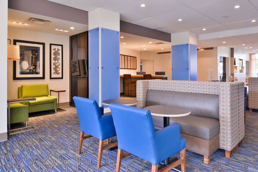Holiday Inn Express & Suites MALL OF AMERICA - MSP AIRPORT by IHG 2