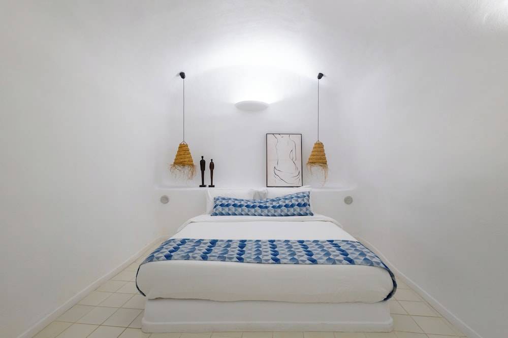 Luna Santorini Suites 2