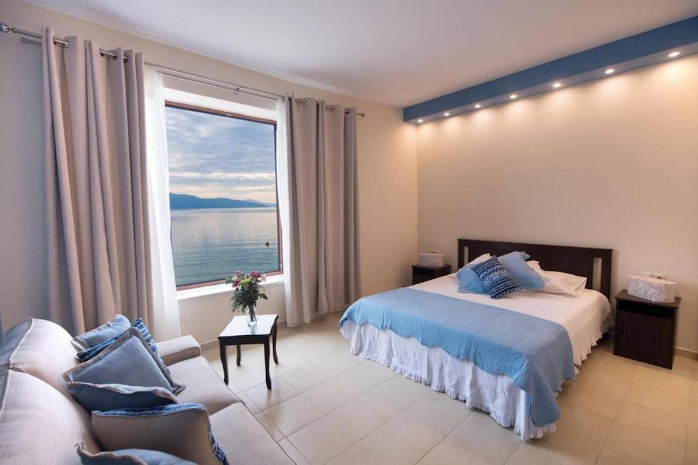 NV Seafront Studios AV Properties 1