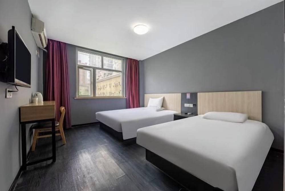 Red House Hotel (Shanghai Red House Hospital Lujiabang Road Subway Station Branch) 1