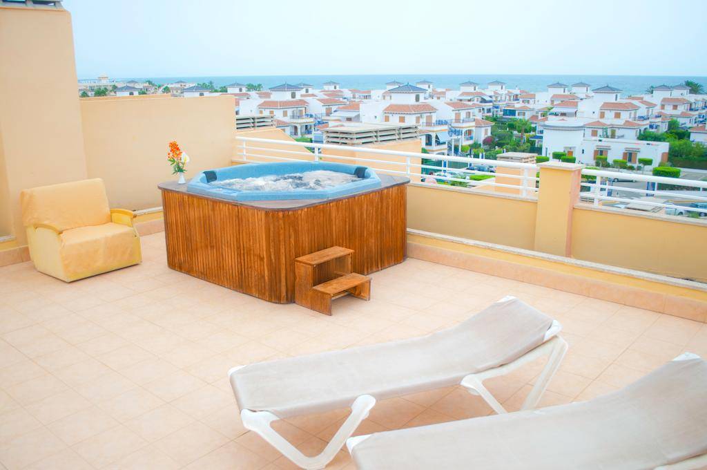 Advise Hotels Reina 1