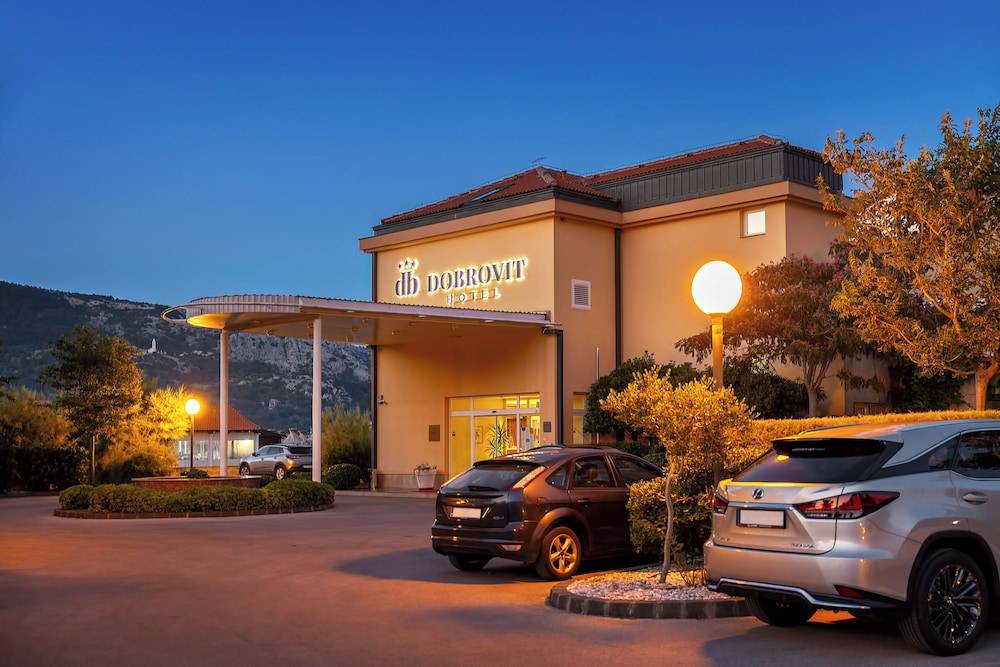 Hotel Dobrovit 2