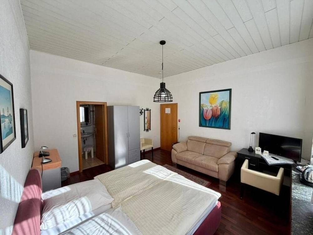 Hotel Runge 24 7 Check In & Free Parking 2