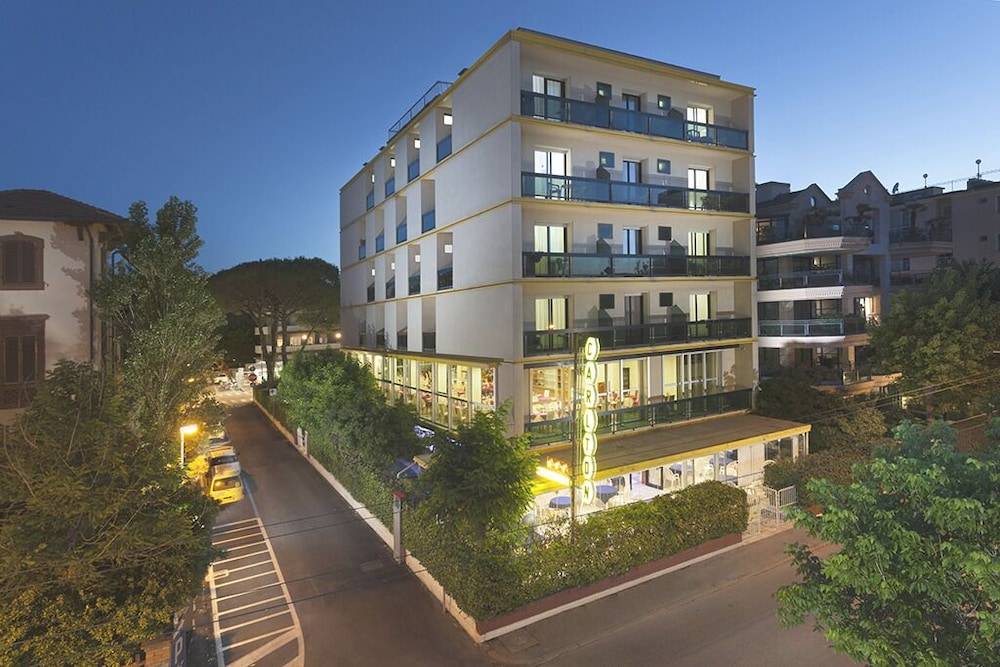 Hotel Carlton 1