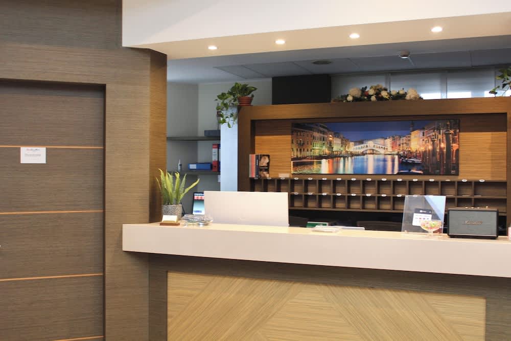 Raya Hotel 1