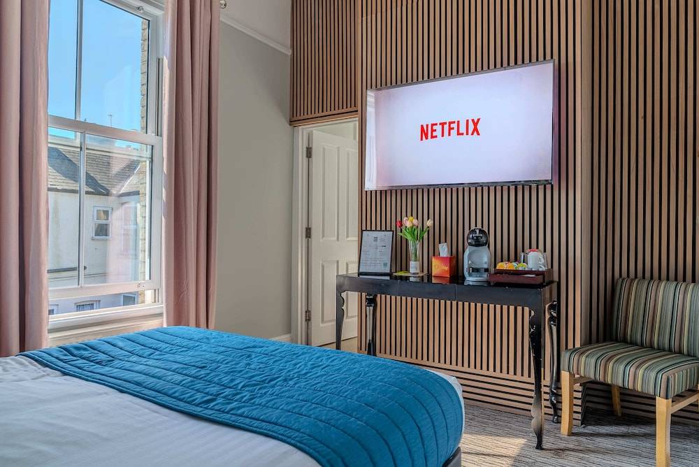 Sarah Hotel 1
