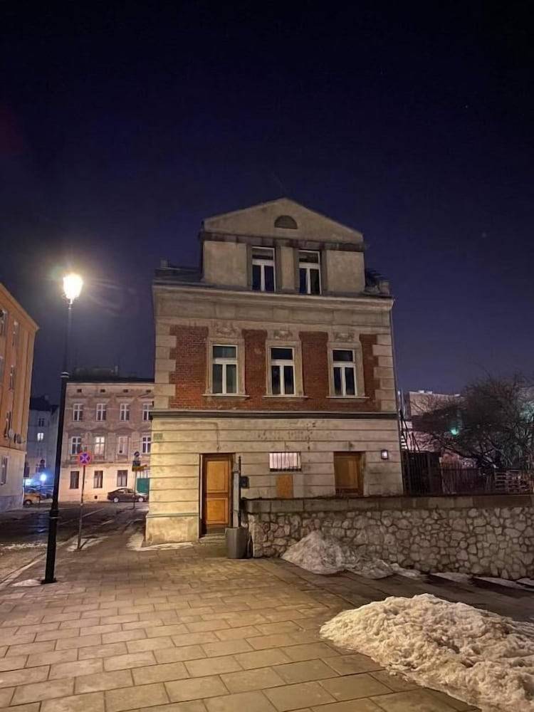 Kazimierz Residence Apartments Parking - by Staymoovers 1