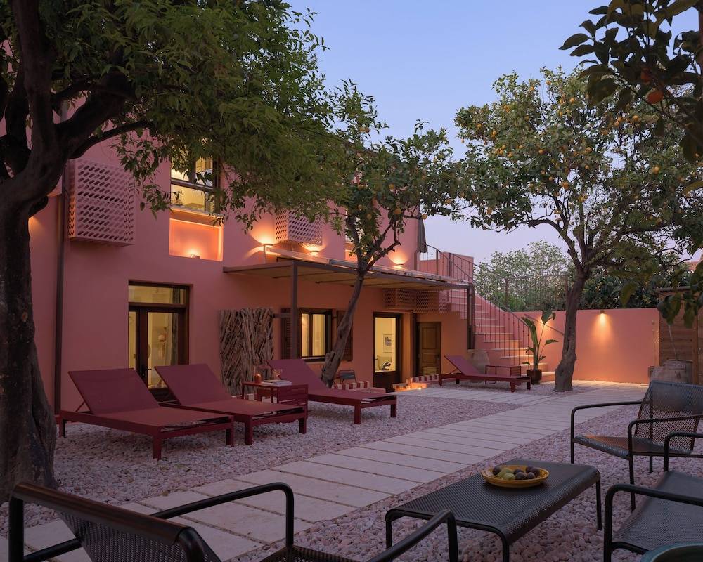 Spartacus Garden Boutique Suites 1