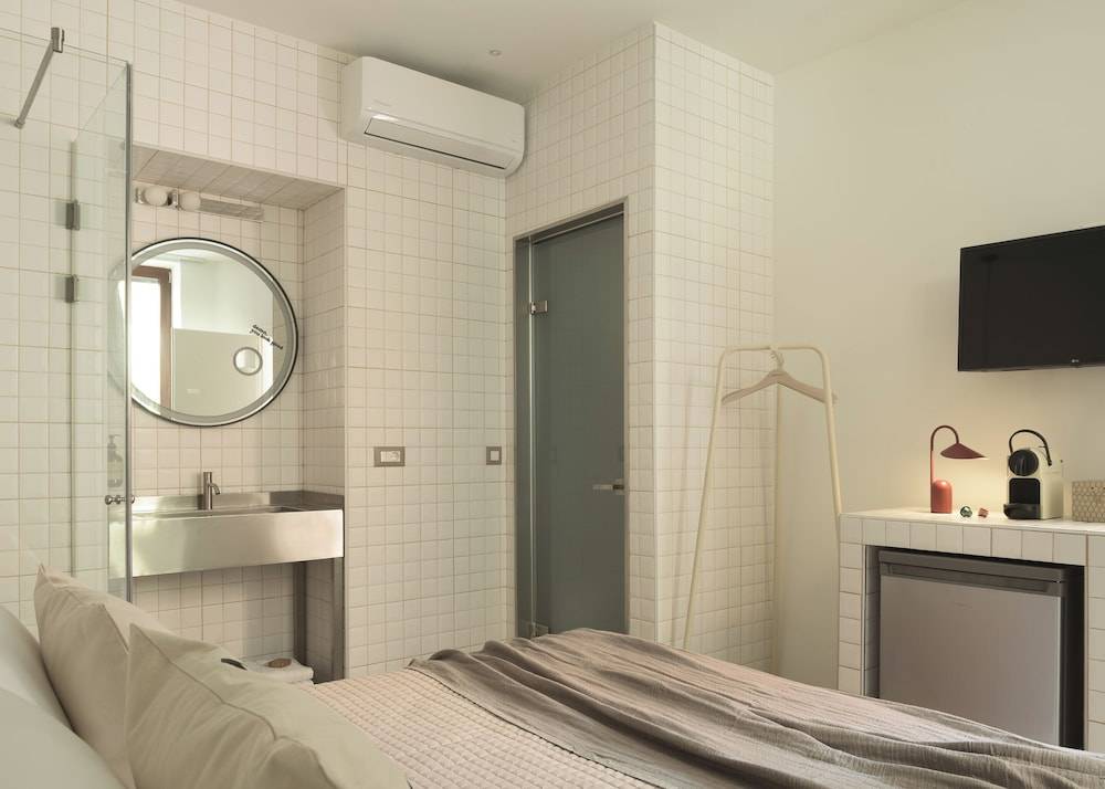 Spartacus Garden Boutique Suites 2