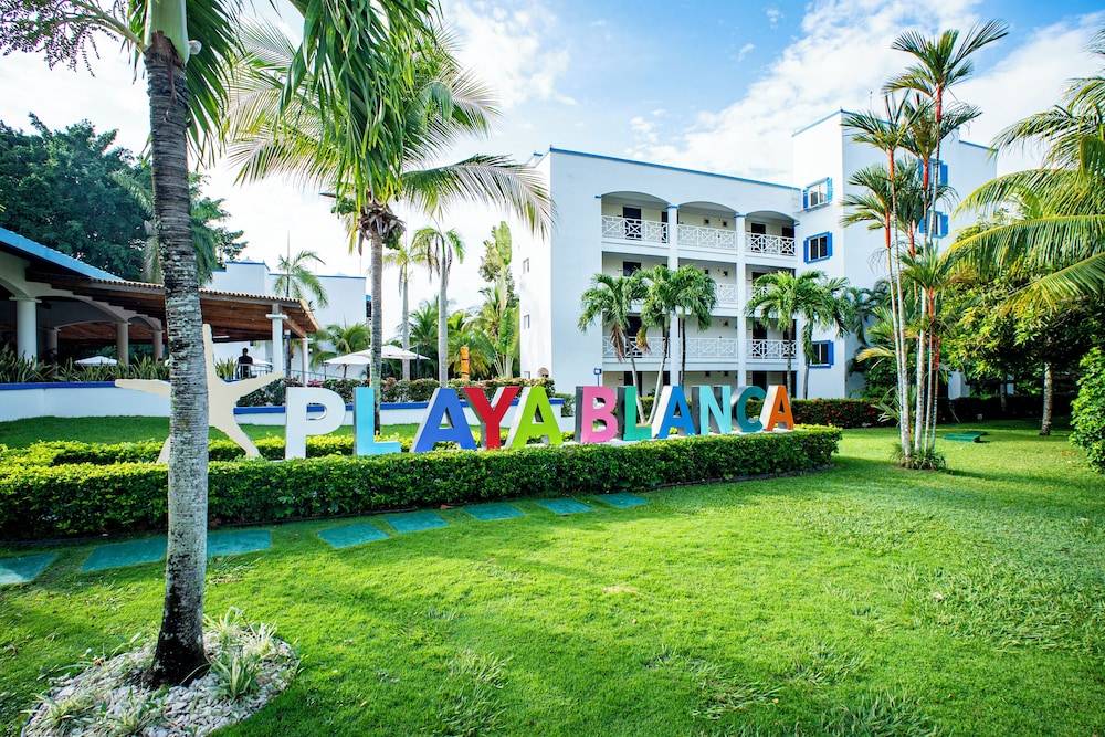 Playa Blanca Beach Resort - All Inclusive 1