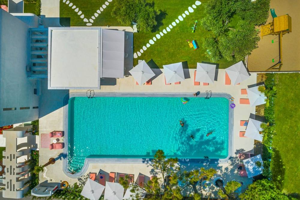 Cocoοns Suites & Villas Fourka 1