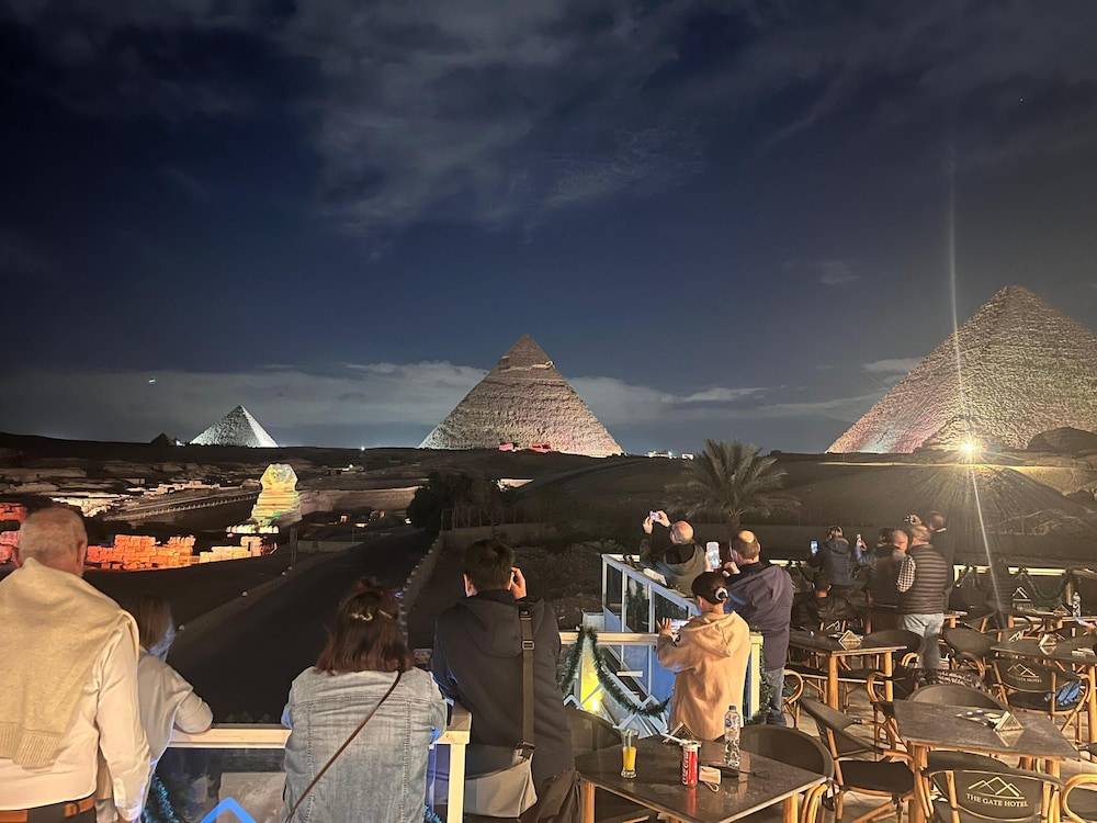 The Gate Hotel Front Pyramids & Sphinx View 1