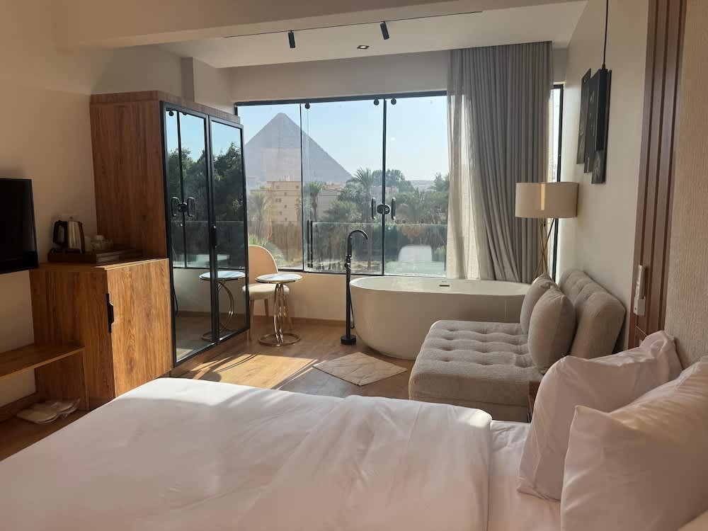 Palacio Pyramids Hotel 1