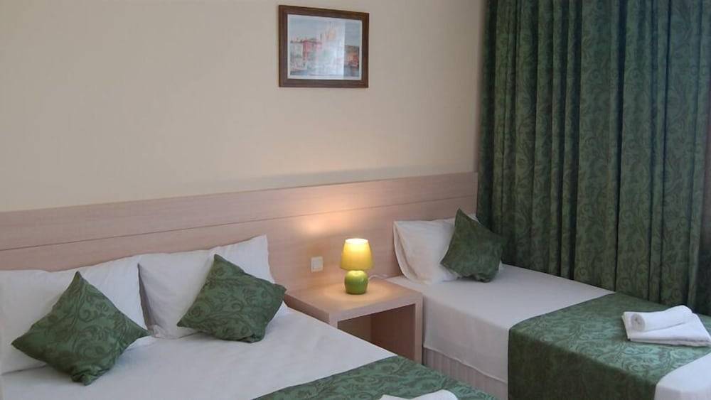 As Queen Beach Hotel 2
